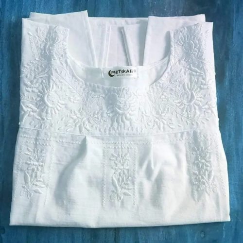 Blusa en manta Blanca con 2 bordados color blanco